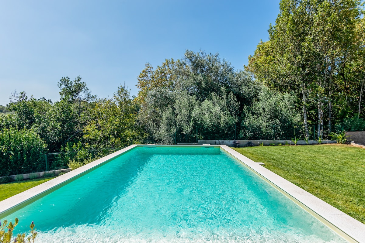 Casa dos Duques pool and garden