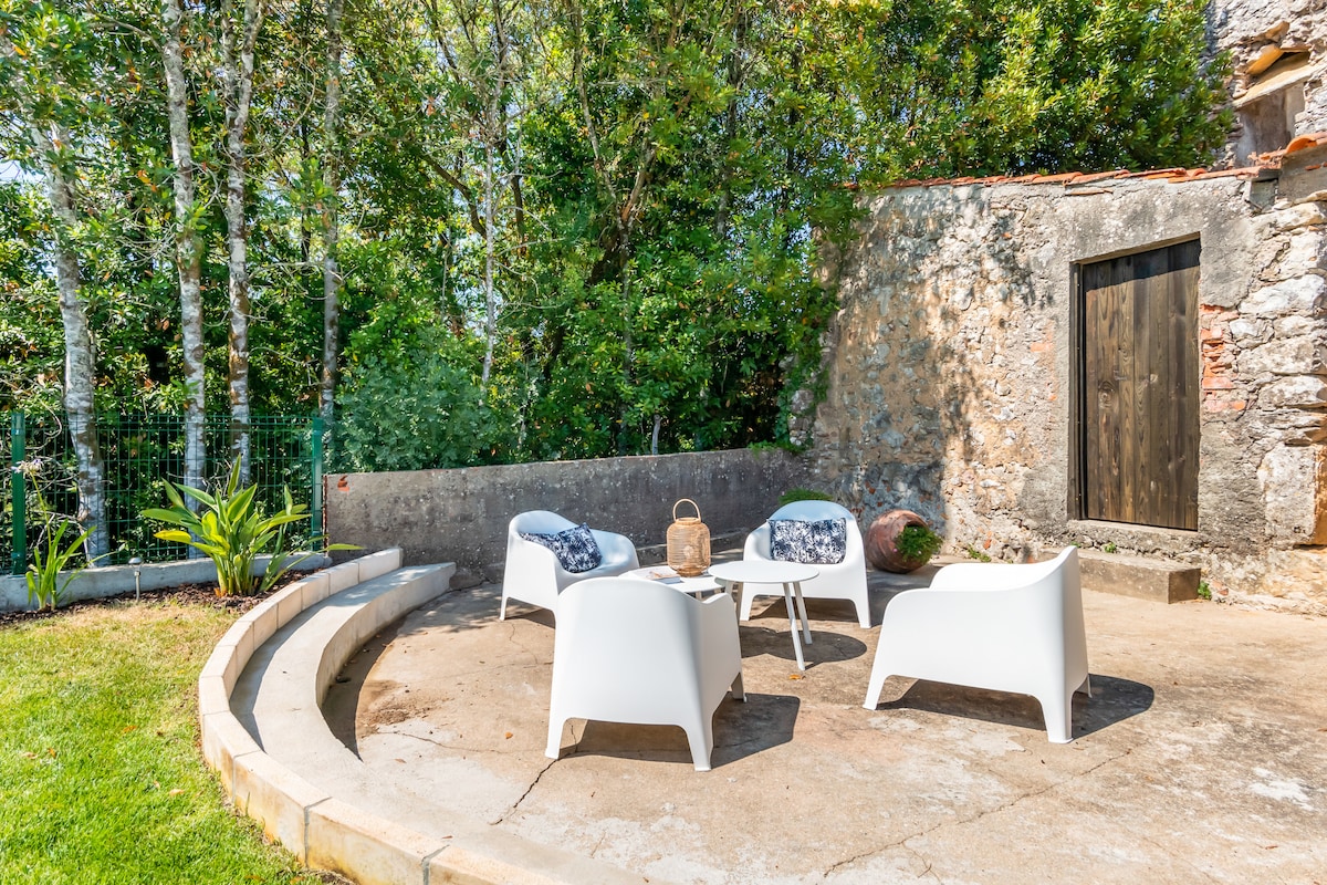 Casa dos Duques pool and garden