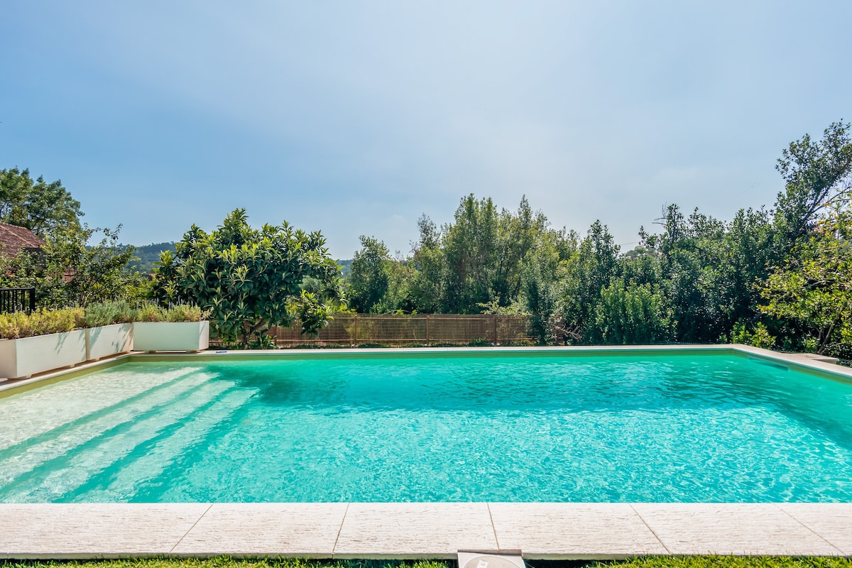 Casa dos Duques pool and garden