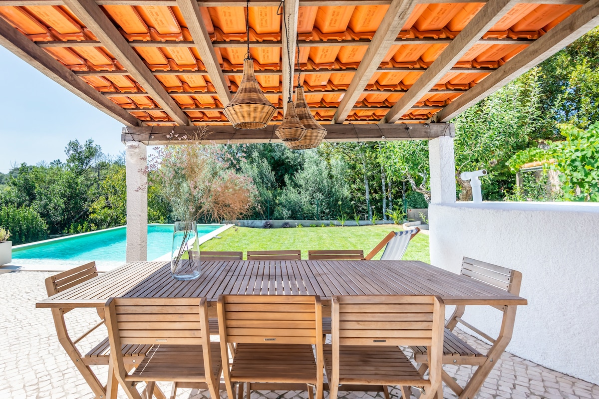Casa dos Duques pool and garden